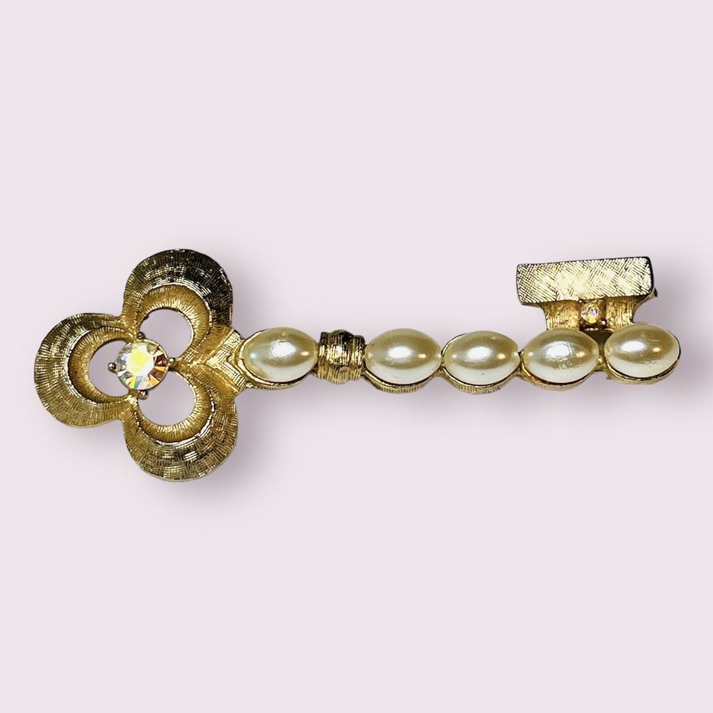 Vintage Coro Gold Skeleton Key‎ Brooch White Pearls Aurora Borealis Rhinestones